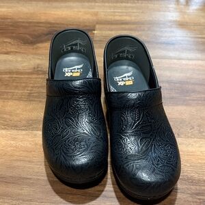 Dansko Black Embossed Women’s clogs